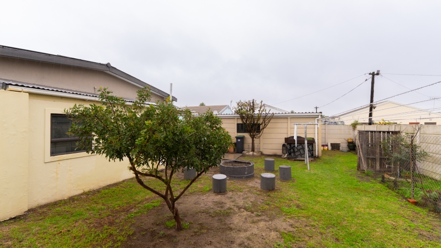 4 Bedroom Property for Sale in Peerless Park Western Cape
